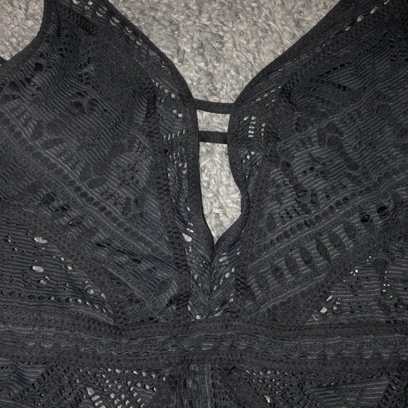 Black one piece - Picture 3 of 4